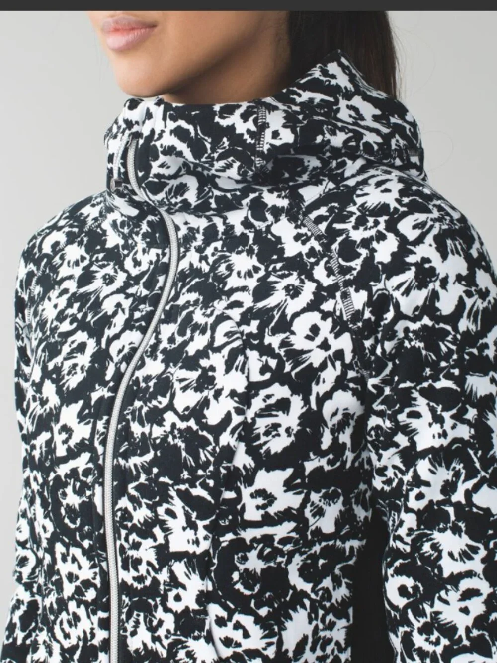 ⭐ Lululemon Scuba Hoodie III - Fleur Sombre - Black & White - Size 4